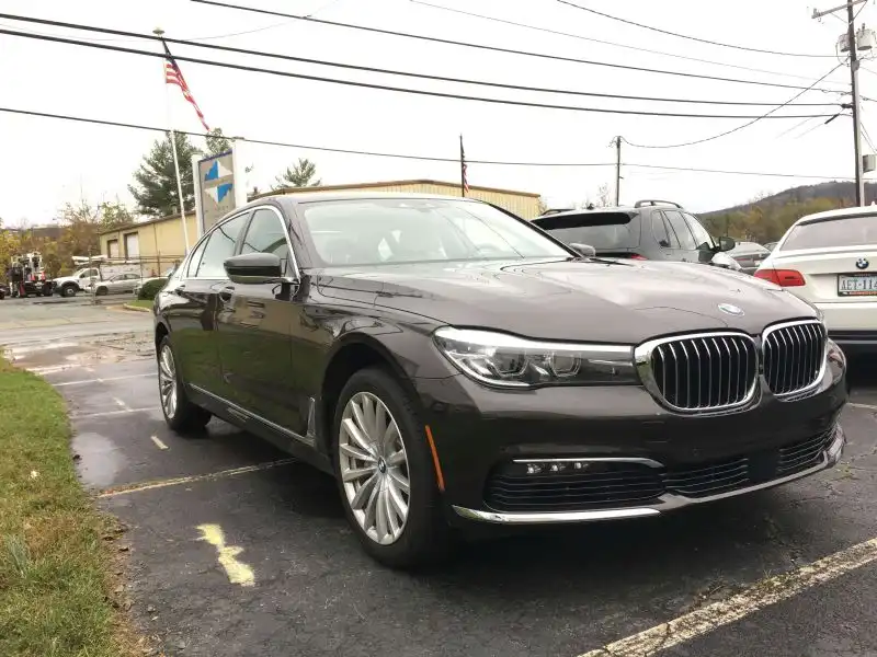 2017 BMW 7 Series 740i xDrive's photo