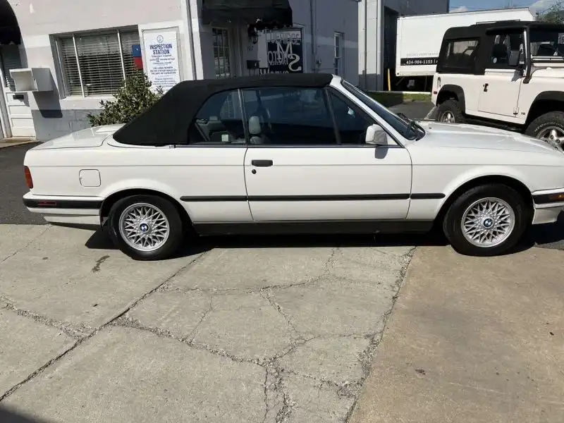 1993 BMW 3 Series's photo