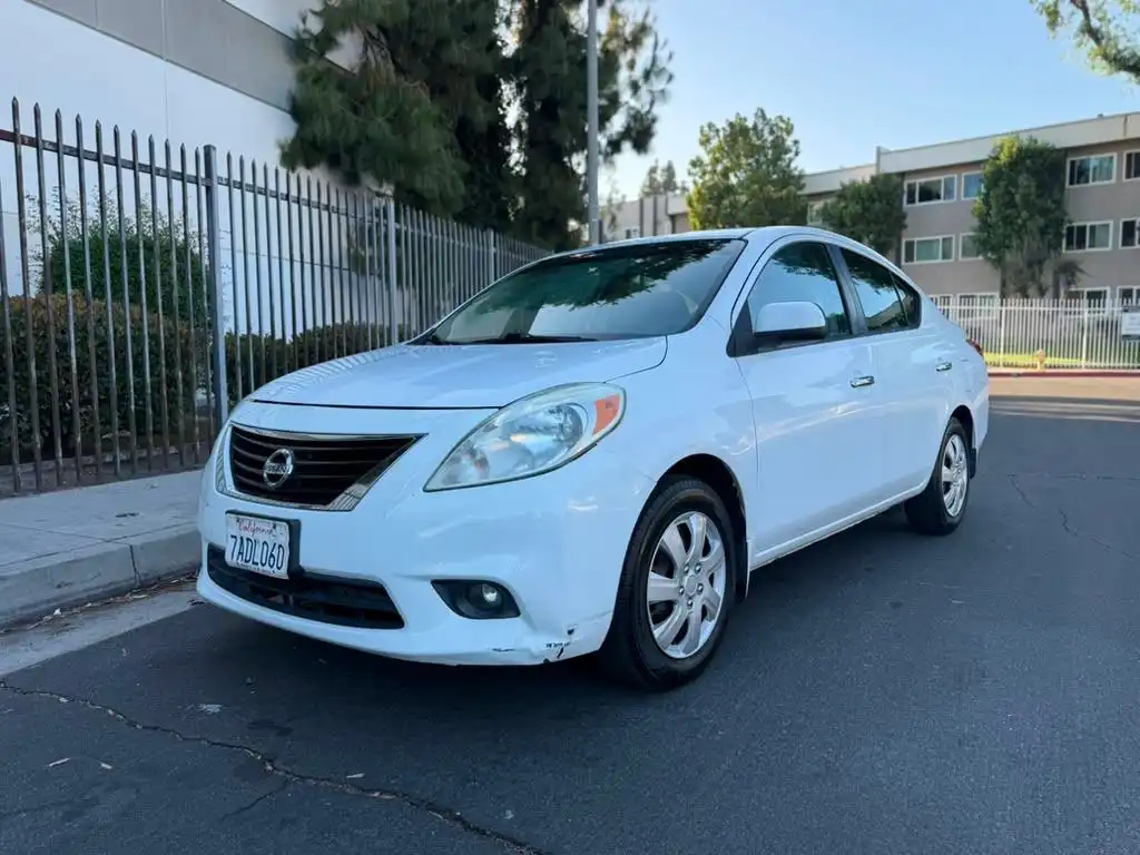 2013 Nissan Versa 1.6 SV CVT's photo