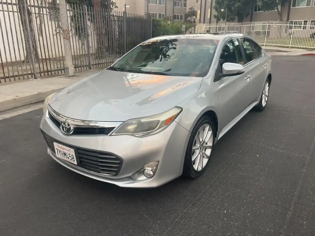 2013 Toyota Avalon XLE's photo
