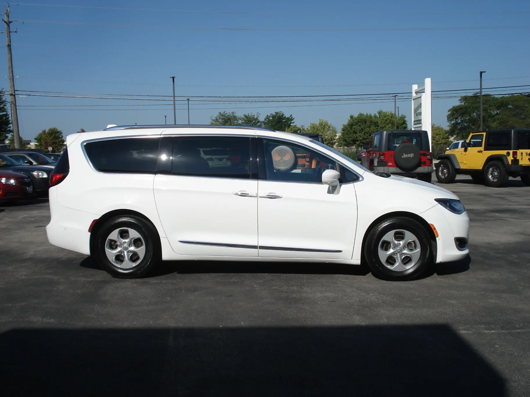 2017 Chrysler Pacifica Touring L Plus photo 3