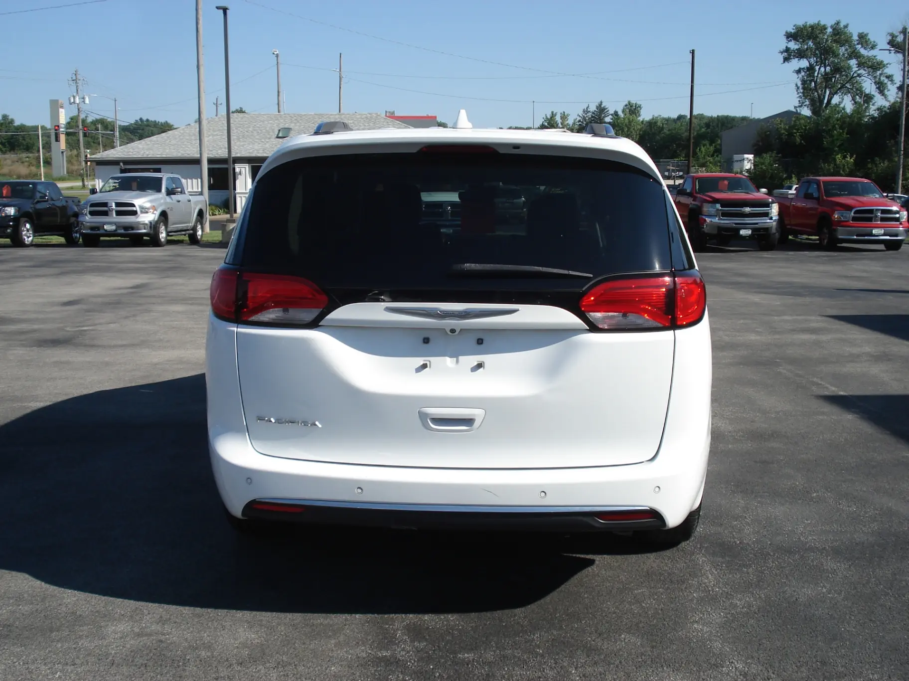 2017 Chrysler Pacifica Touring L Plus photo 4
