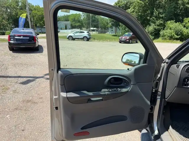2003 Chevrolet Trailblazer 4WD LS EXT's photo