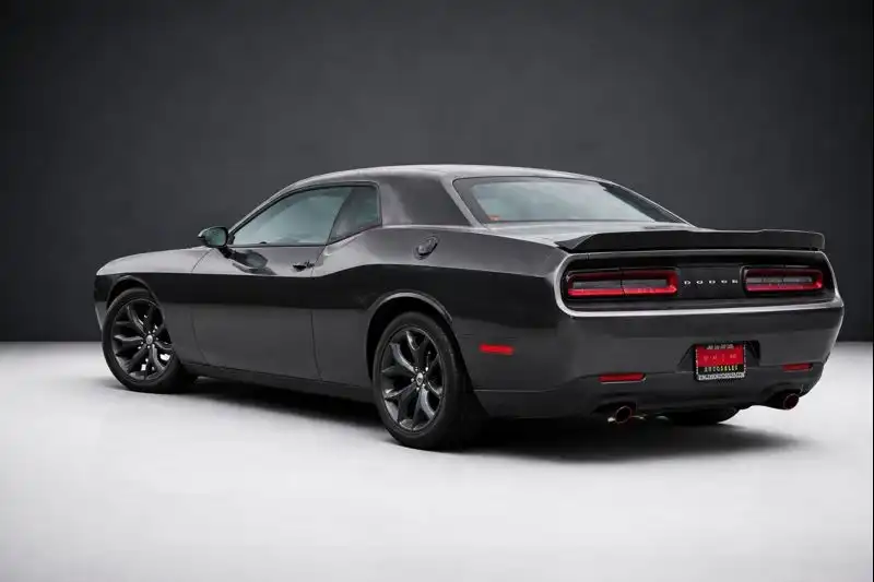 2017 Dodge Challenger SXT's photo