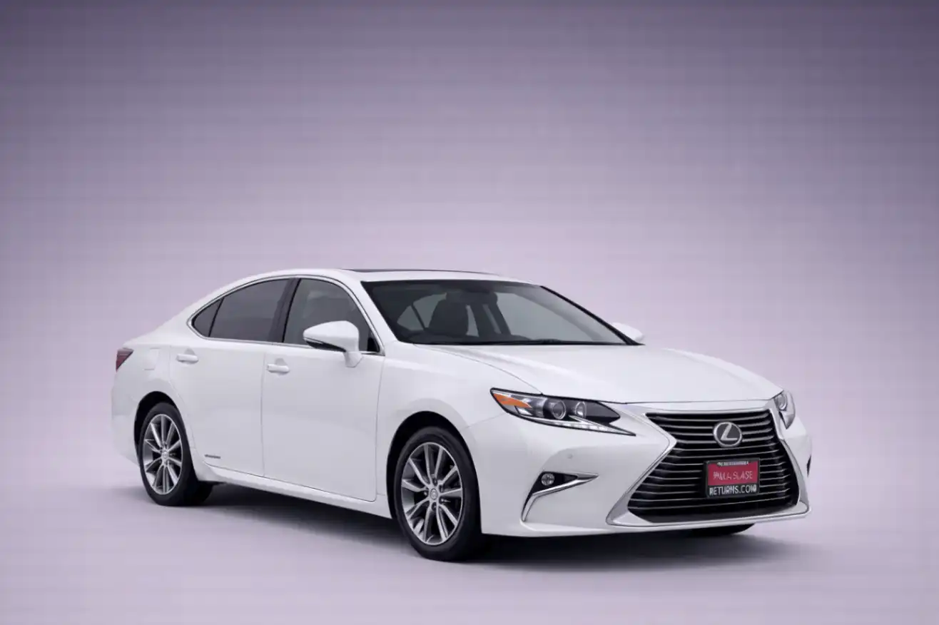 2016 Lexus ES 350 300h's photo