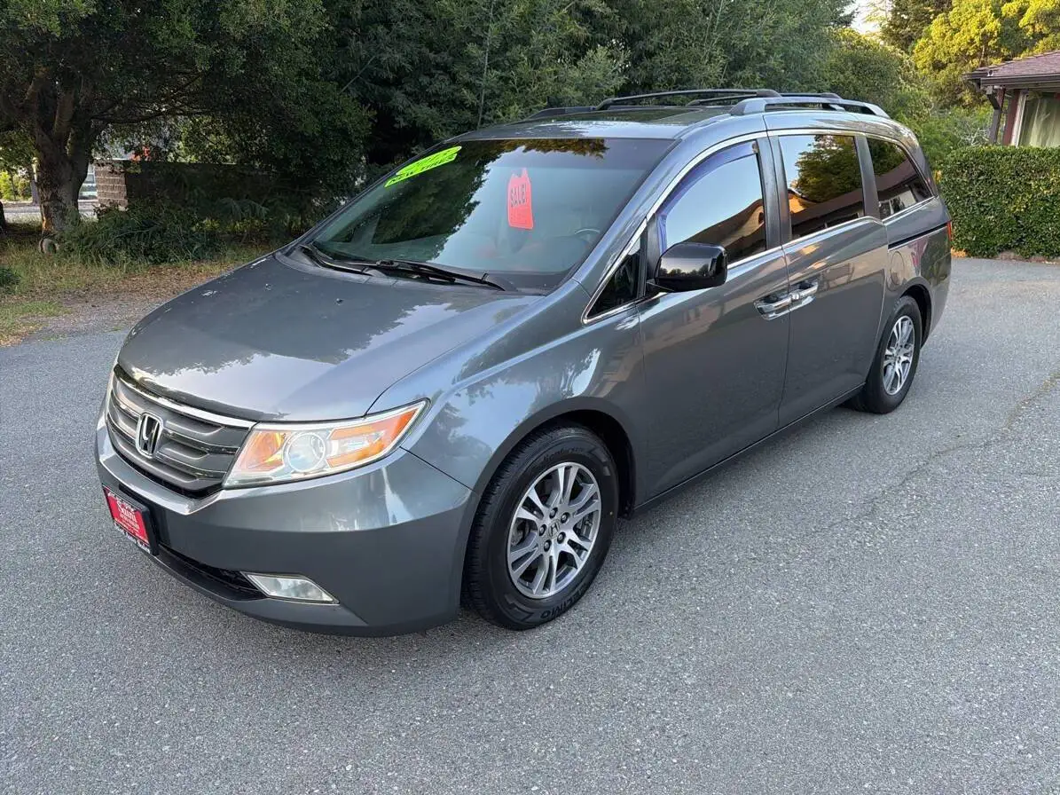 2013 Honda Odyssey EX-L w/DVD Rear Entertainment System photo 1