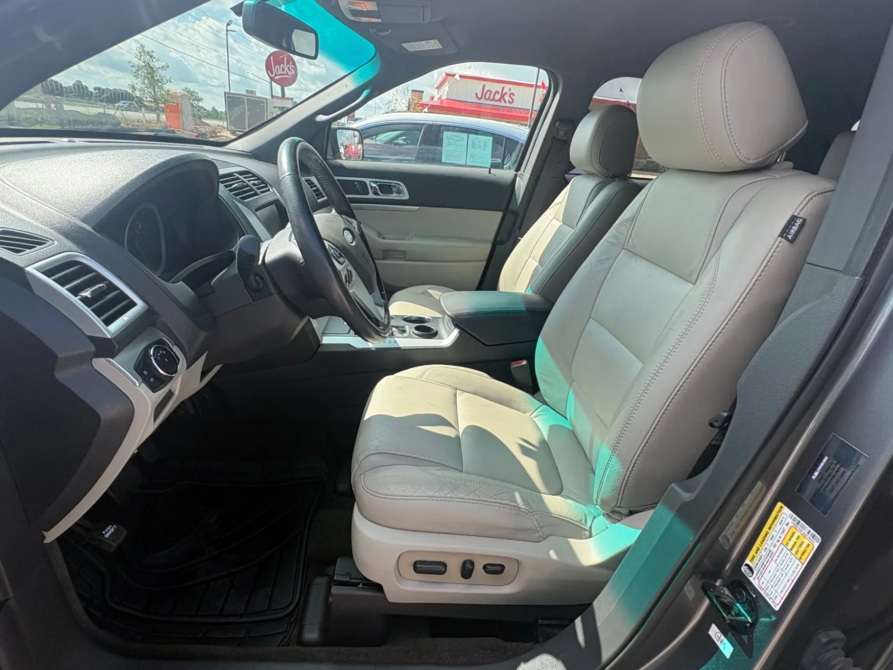 2014 Ford Explorer XLT photo 5