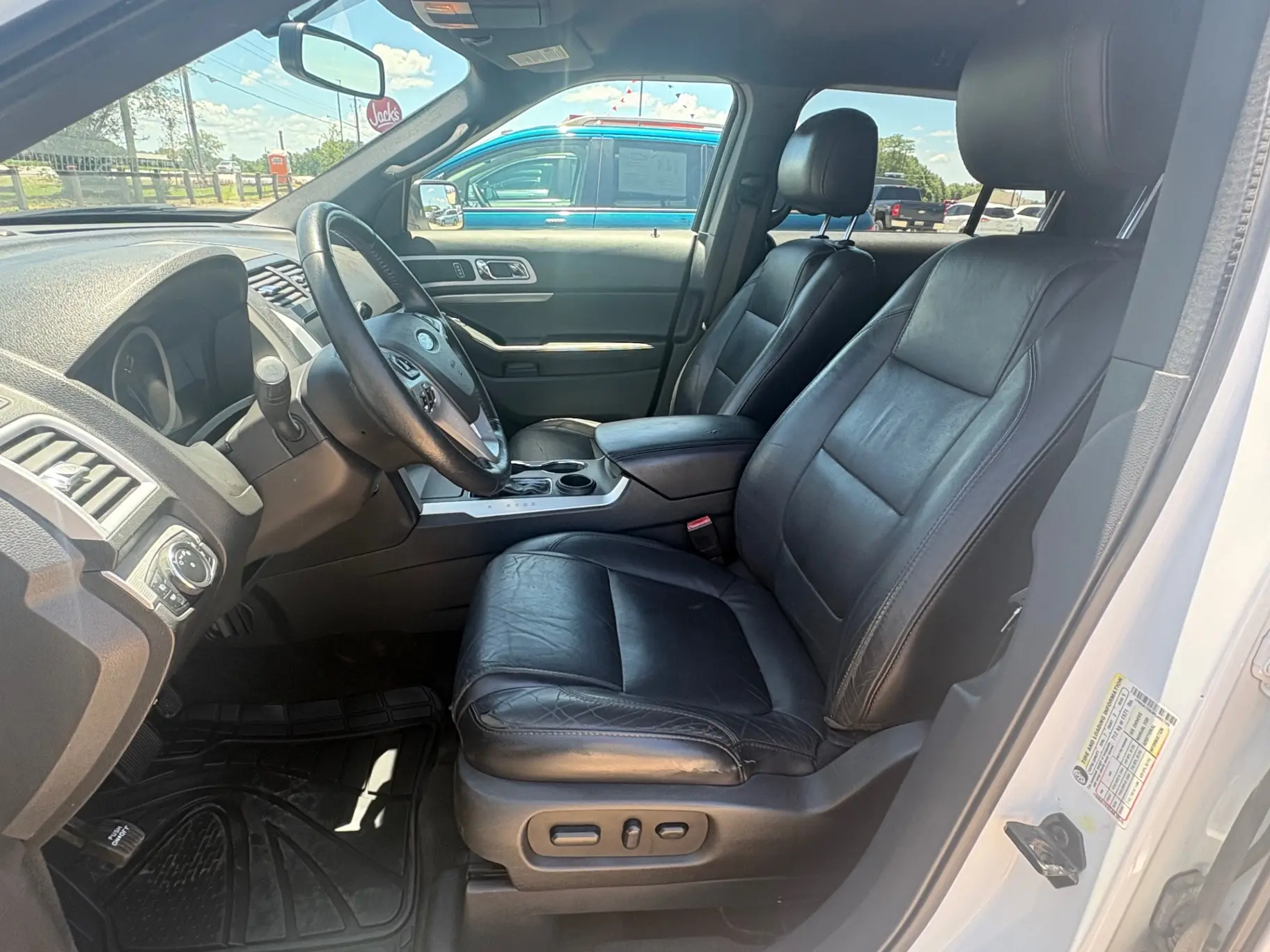 2015 Ford Explorer XLT photo 5