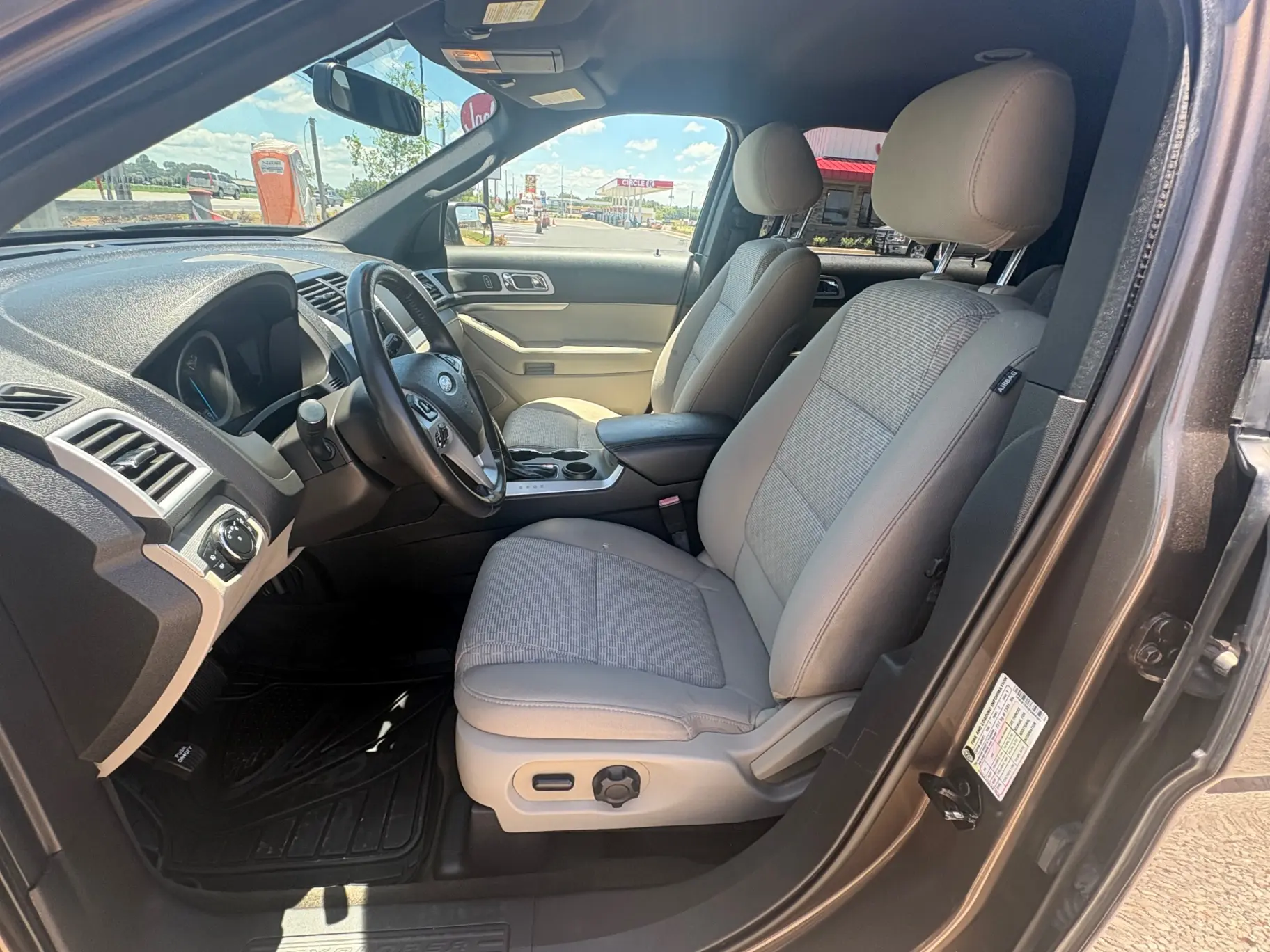 2015 Ford Explorer XLT photo 5