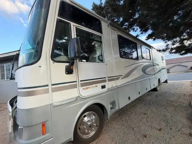 2000 Ford F-550's photo