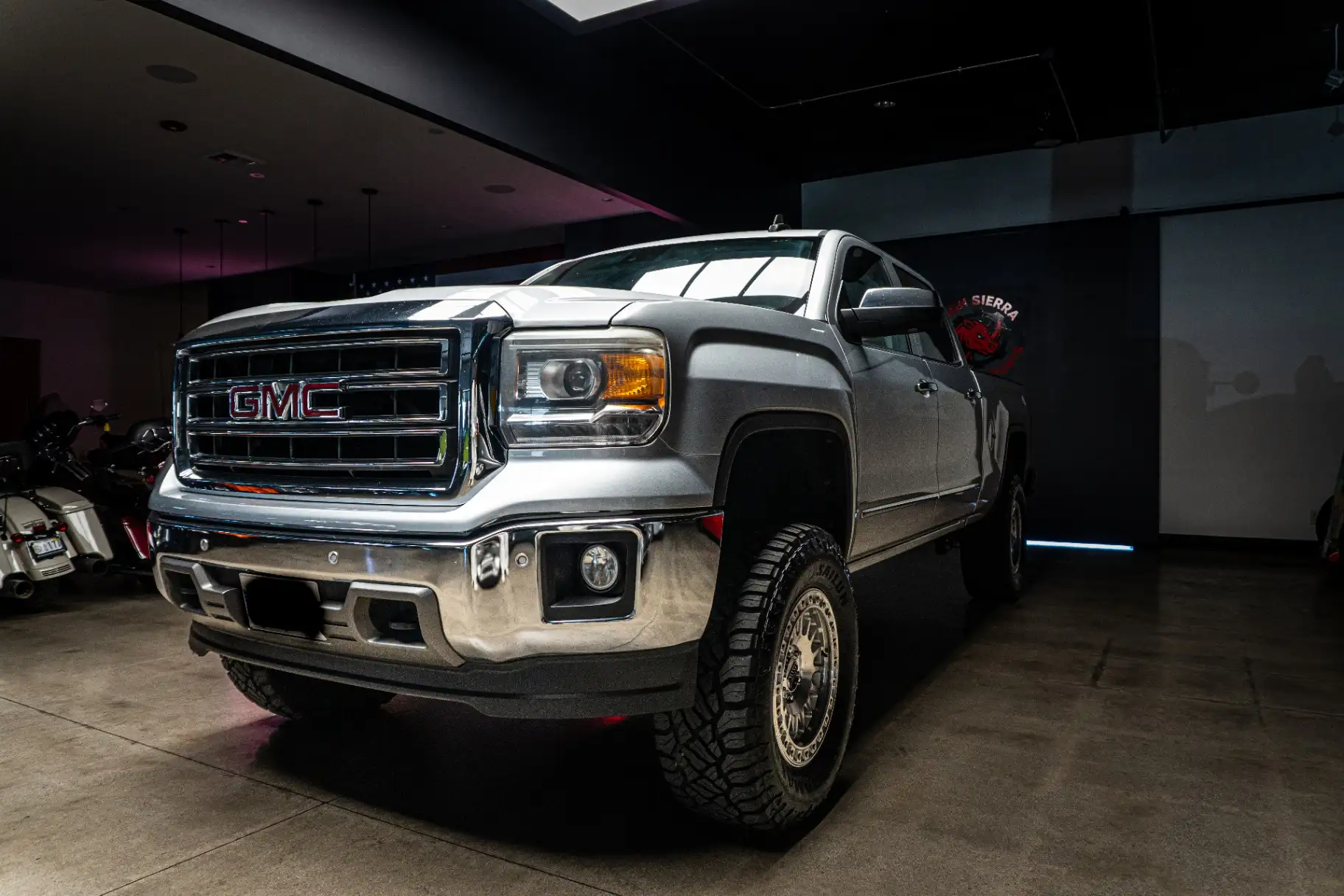 2015 GMC Sierra 4WD Crew Cab SLT SWB's photo