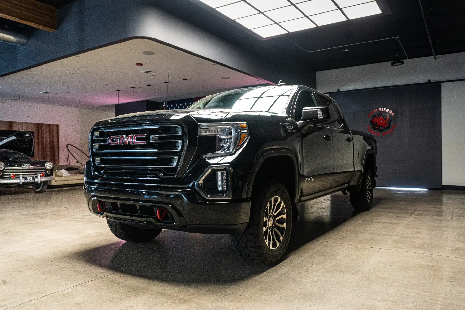 2022 GMC Sierra AT4 4WD Crew Cab Standard Box photo 1