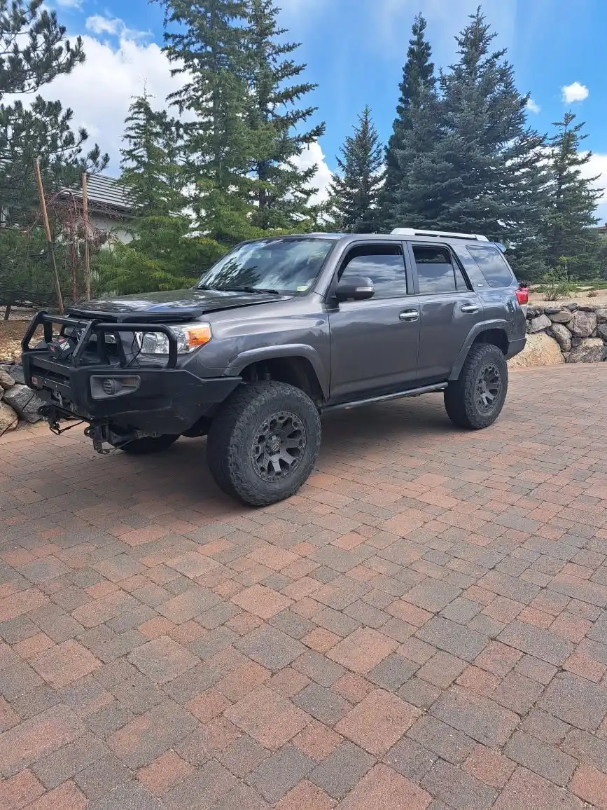 2010 Toyota 4Runner SR5 4x4 V6's photo