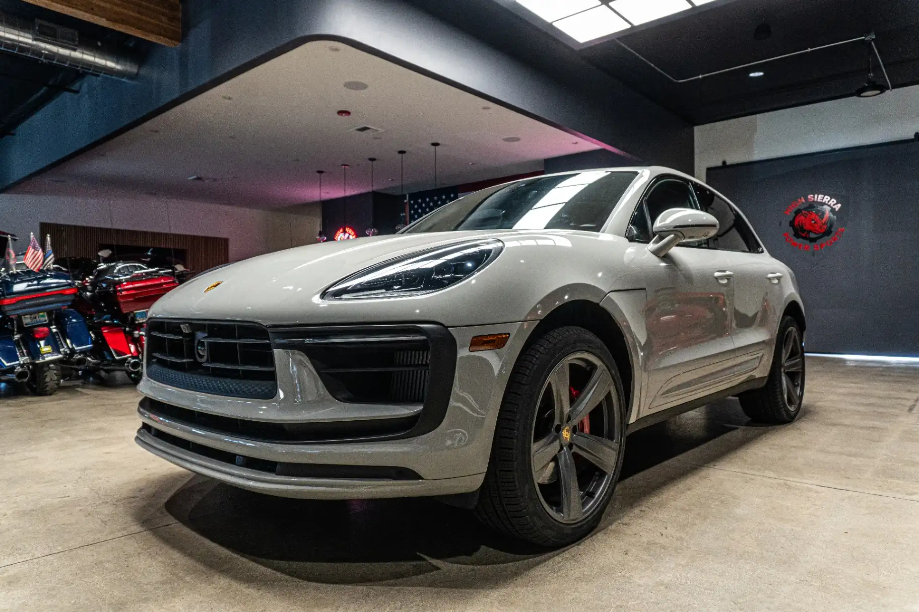 2022 Porsche Macan S's photo
