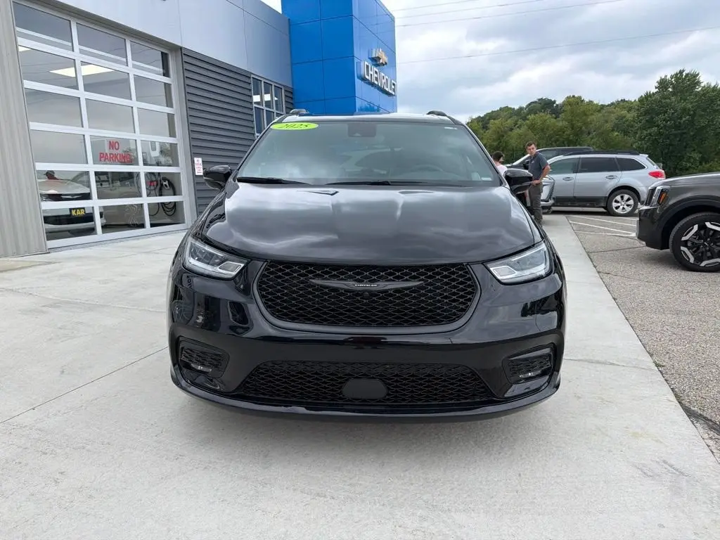 2025 Chrysler Pacifica Limited photo 5