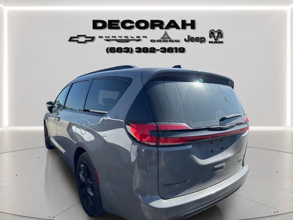2025 Chrysler Pacifica Limited photo 4