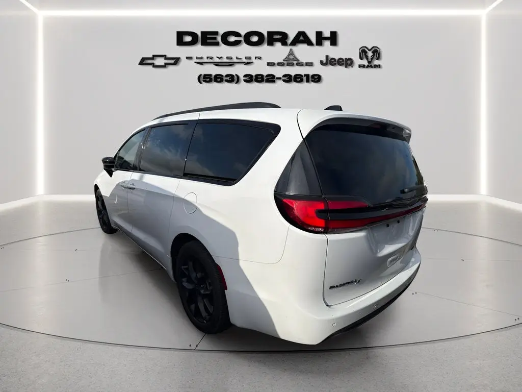 2025 Chrysler Pacifica Limited photo 4