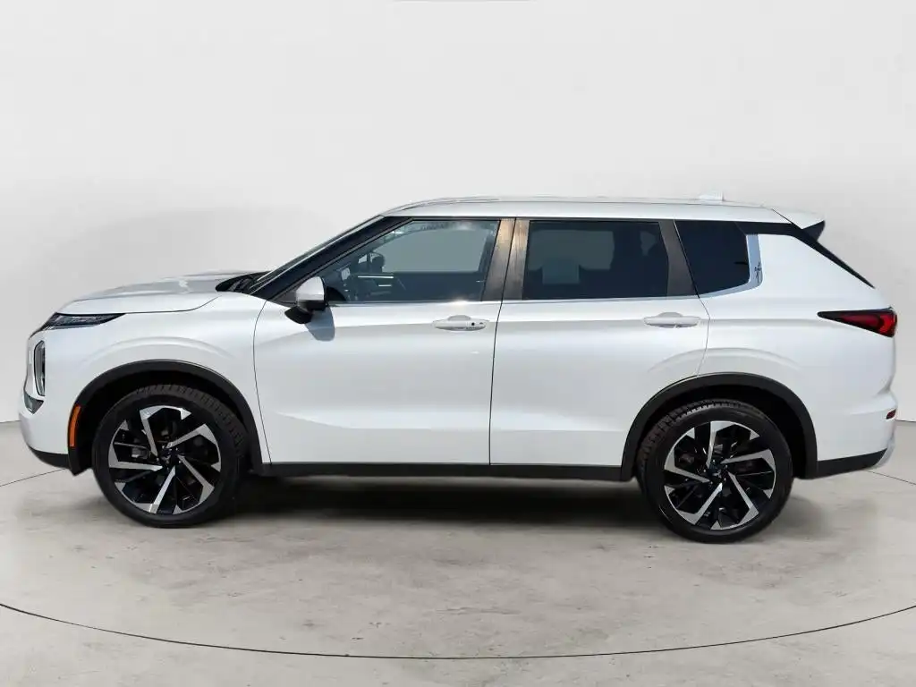 2023 Mitsubishi Outlander SE S-AWC's photo