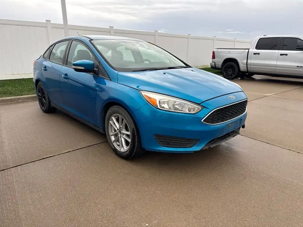 2016 Ford Focus SE Sedan's photo