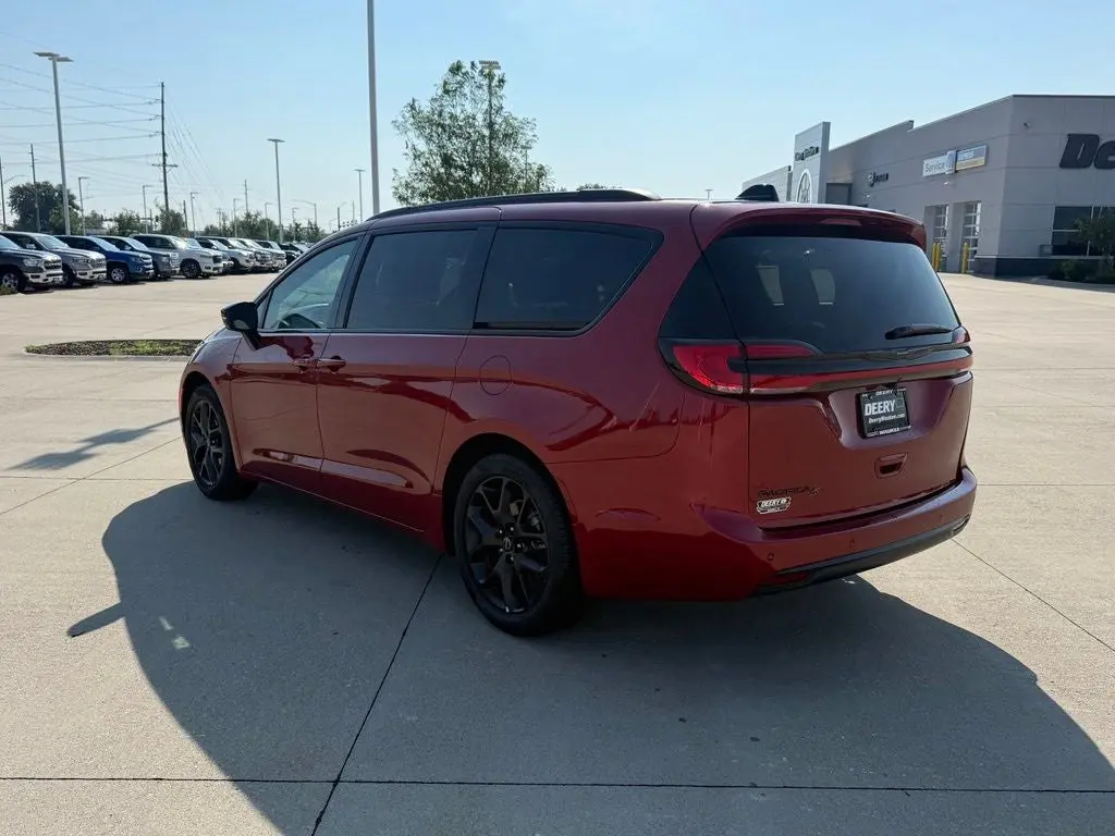 2026 Chrysler Pacifica Select photo 5