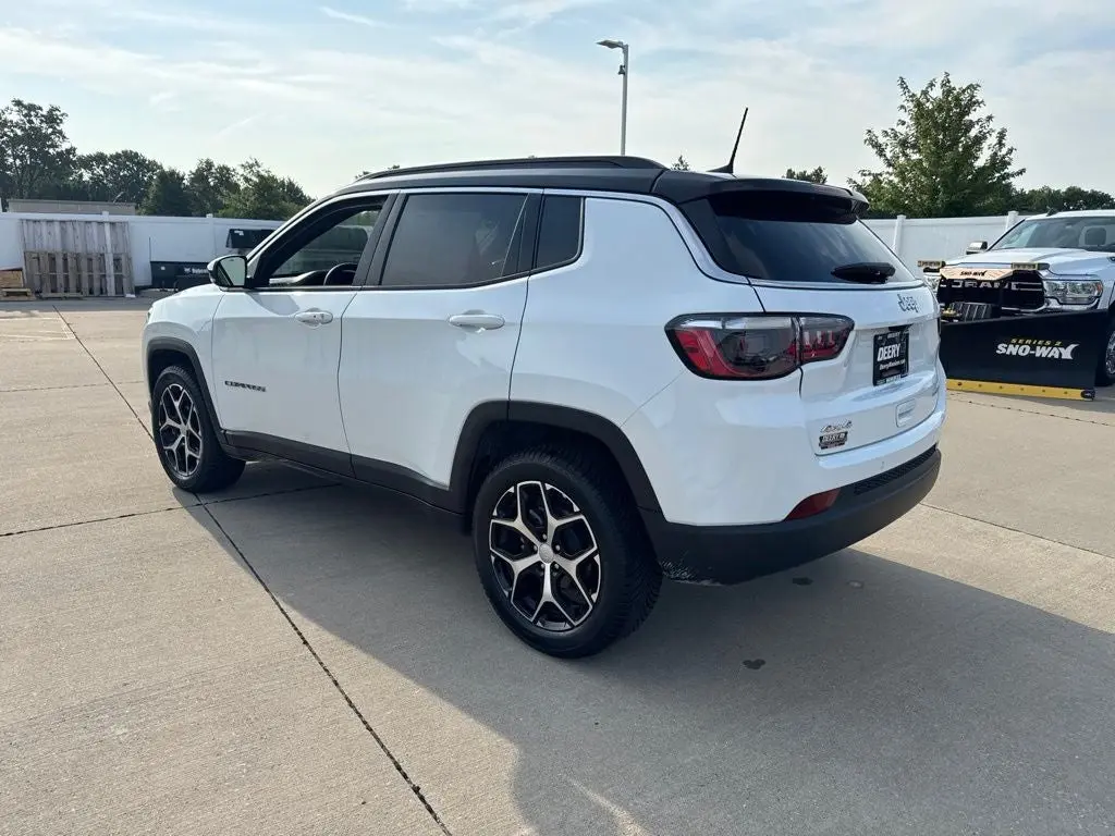 2024 Jeep Compass Limited 4X4 photo 3