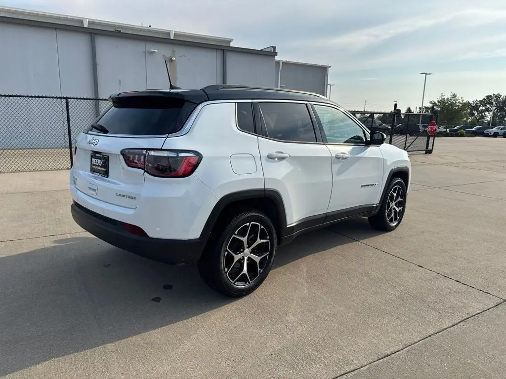 2024 Jeep Compass Limited 4X4 photo 5