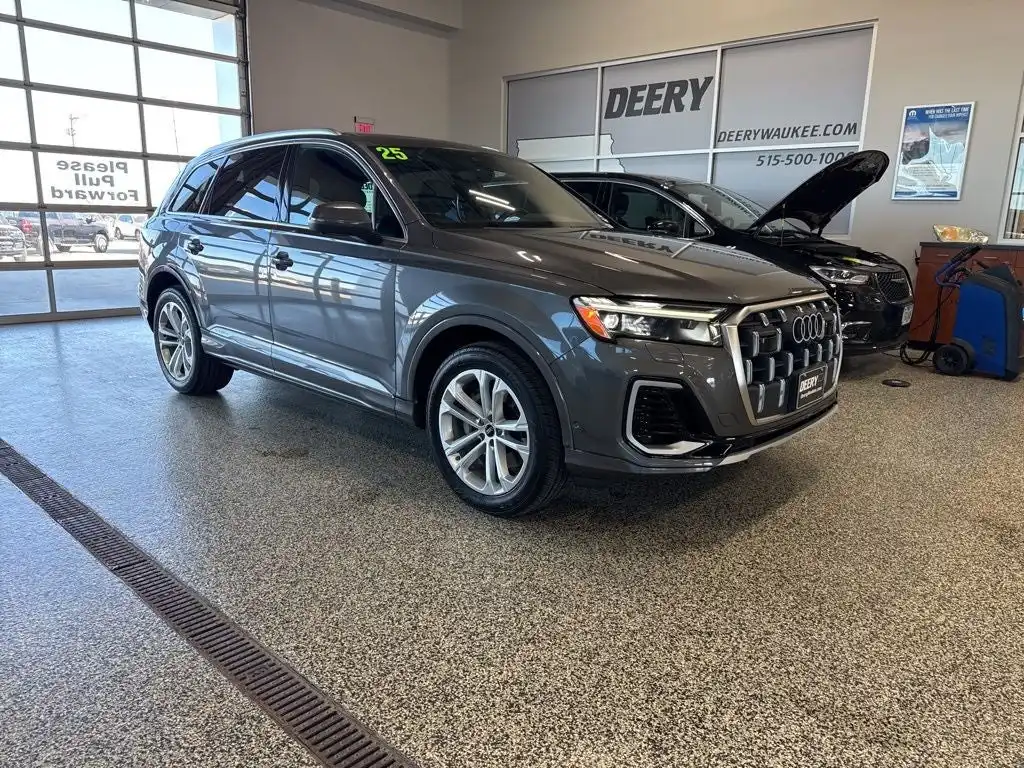 2025 Audi Q7 55 Premium Plus quattro Tiptronic's photo