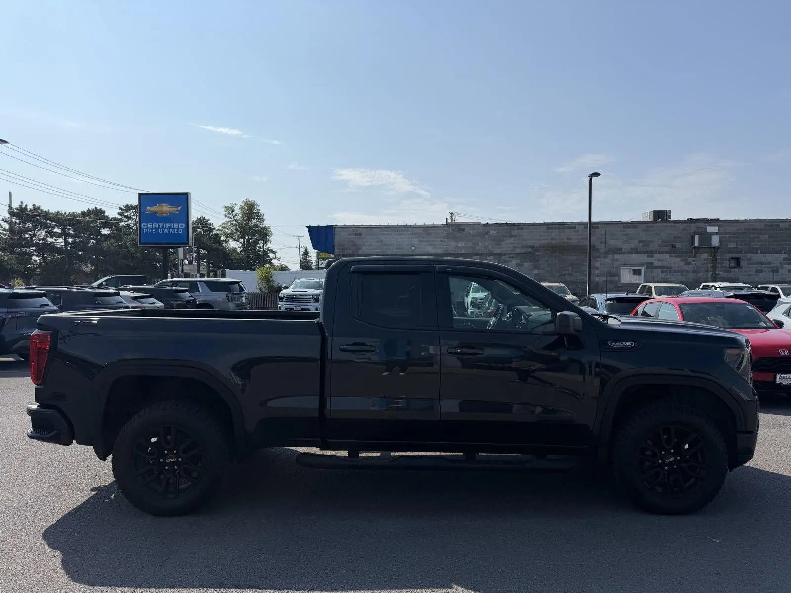 2023 GMC Sierra 4WD Double Cab Standard Box Elevation photo 4