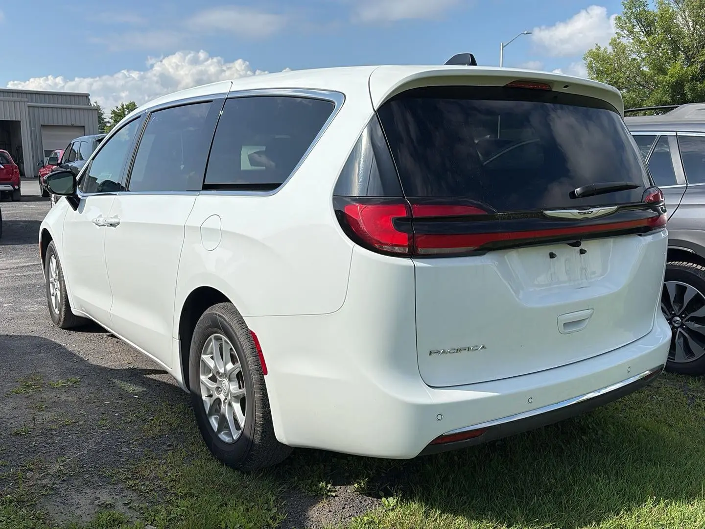 2026 Chrysler Pacifica Select photo 4