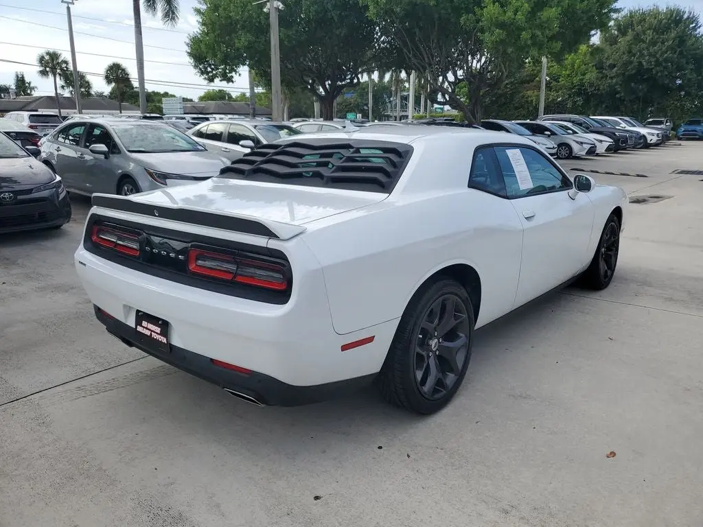 2019 Dodge Challenger SXT Plus Auto photo 4