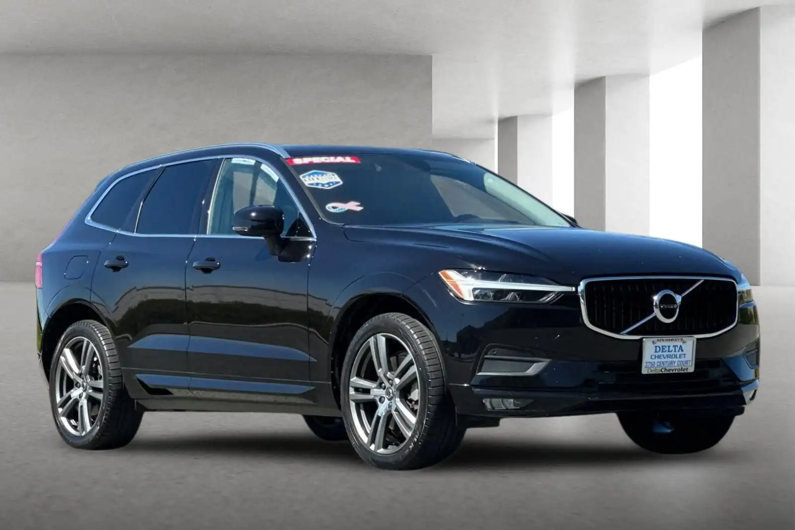 2021 Volvo XC60 T6 Momentum AWD's photo