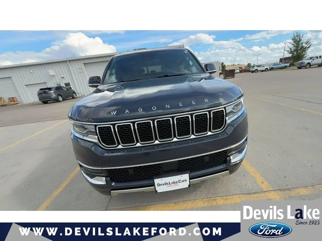 2023 Jeep Wagoneer L Series III 4WD photo 4