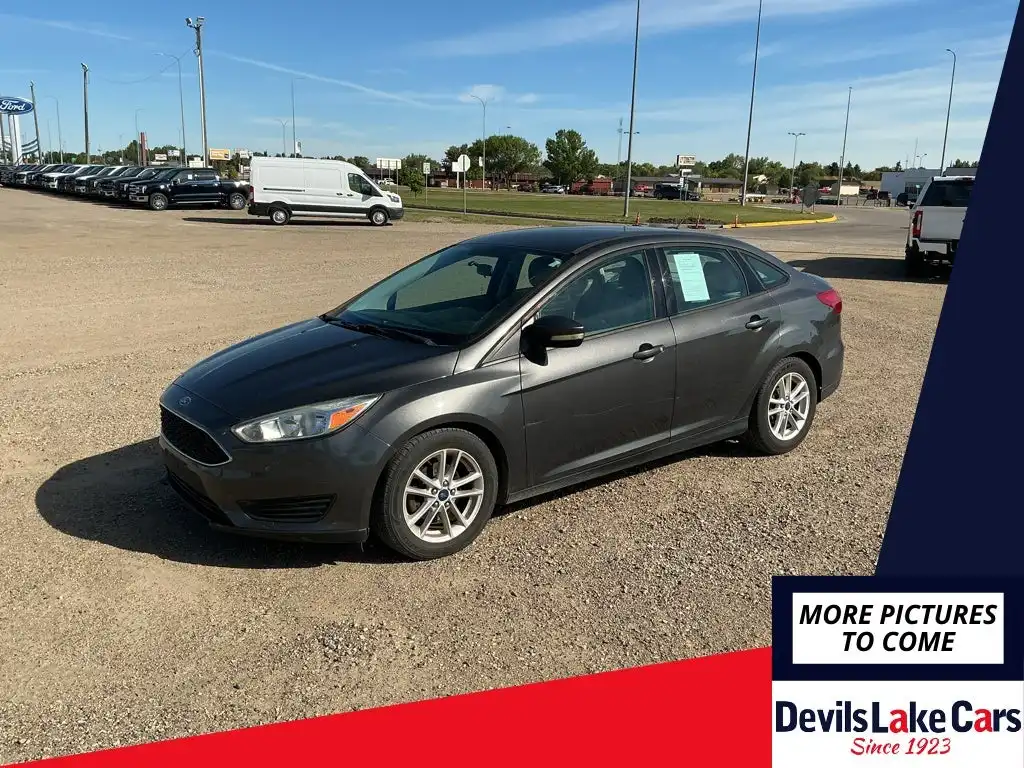 2015 Ford Focus SE Sedan's photo