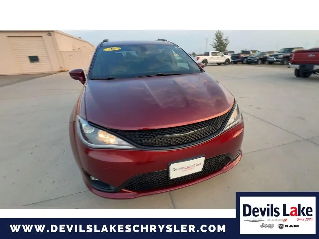 2020 Chrysler Pacifica Touring L photo 4