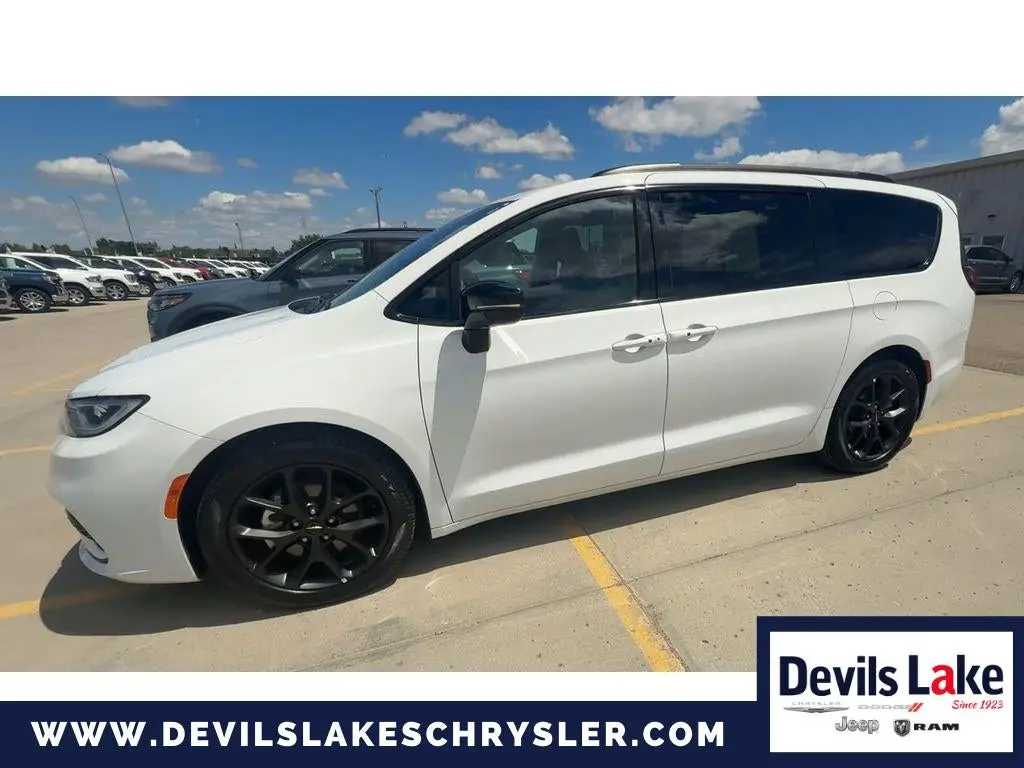 2025 Chrysler Pacifica Limited photo 5