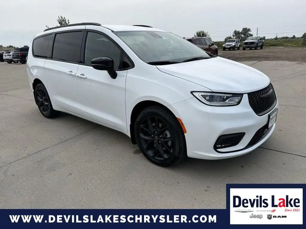 2026 Chrysler Pacifica Select AWD's photo