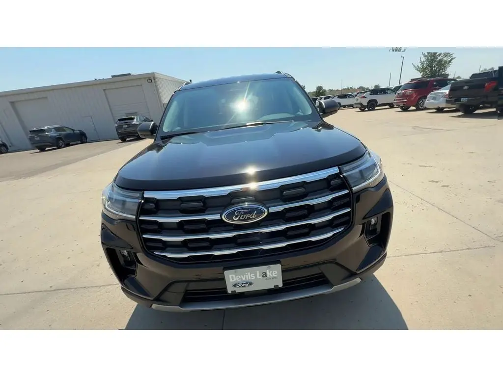 2026 Ford Explorer Active 4WD photo 4