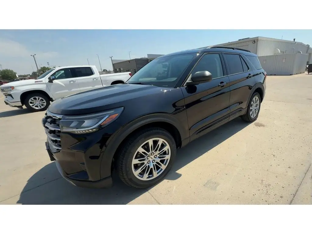 2026 Ford Explorer Active 4WD photo 5