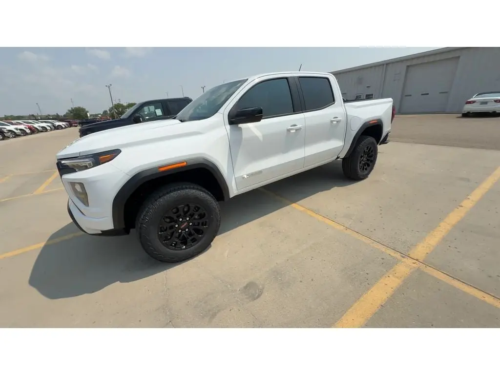 2026 GMC Canyon 2WD Elevation Crew Cab Short Box photo 5
