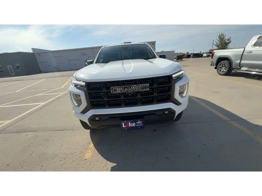2026 GMC Canyon Elevation 4WD Crew Cab Short Box photo 4