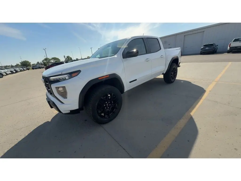 2026 GMC Canyon Elevation 4WD Crew Cab Short Box photo 5