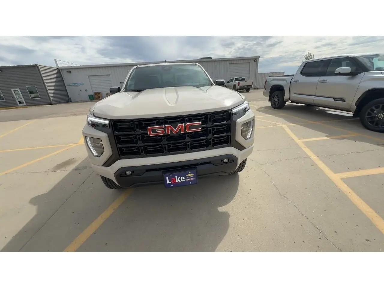 2026 GMC Canyon Elevation 4WD Crew Cab Short Box photo 4