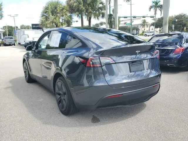 2025 Tesla Model Y Long Range RWD photo 3
