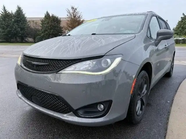 2020 Chrysler Pacifica AWD Auto Launch Edition 3.6 4WD's photo