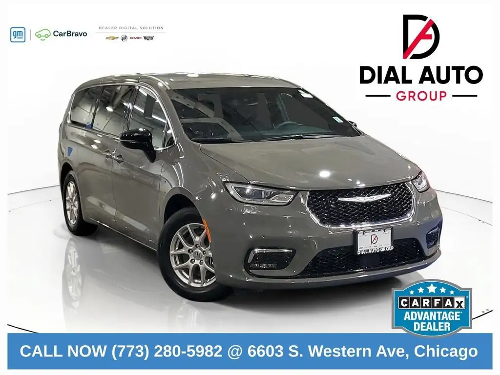 2025 Chrysler Pacifica Select's photo