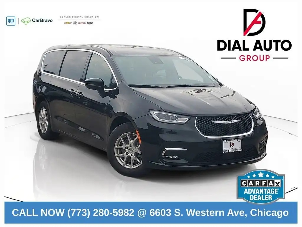 2025 Chrysler Pacifica Select's photo
