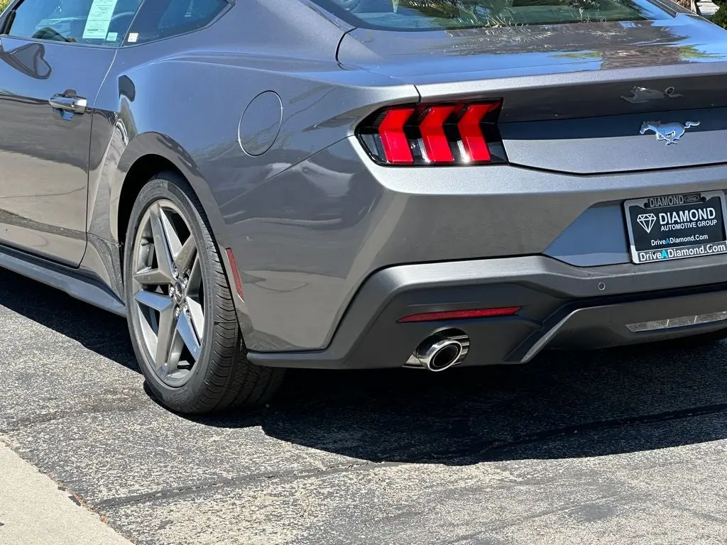 2025 Ford Mustang EcoBoost Fastback photo 5