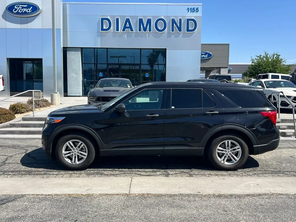 2024 Ford Explorer Base RWD photo 3