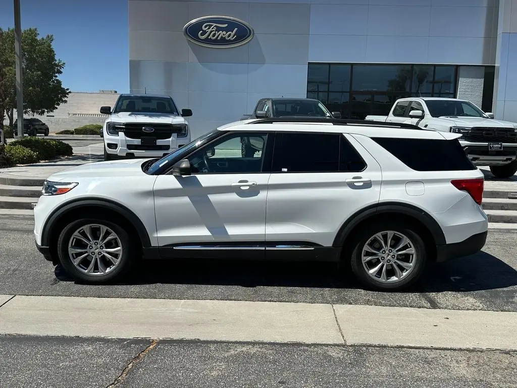 2020 Ford Explorer XLT RWD photo 3