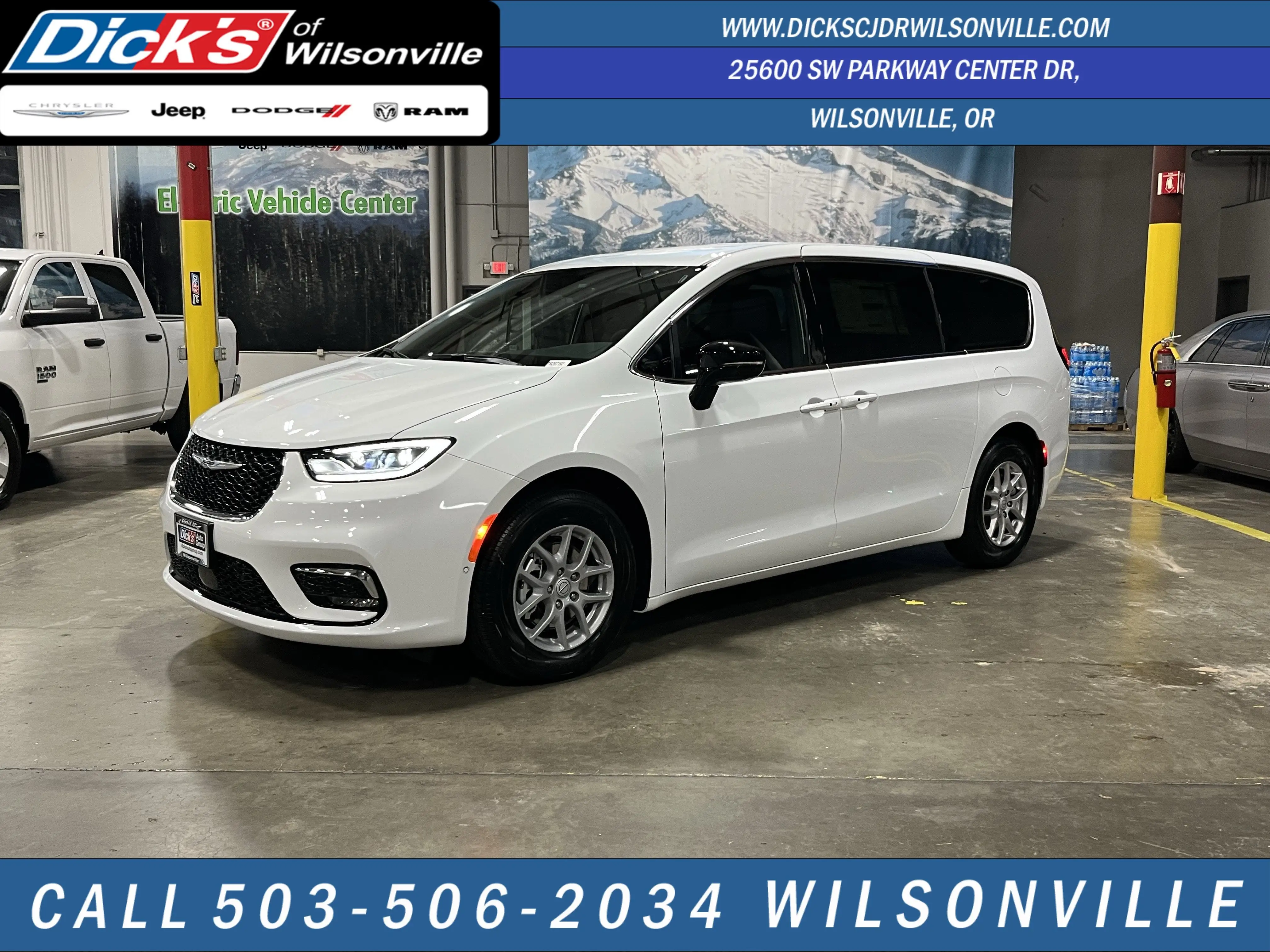 2026 Chrysler Pacifica Select photo 1